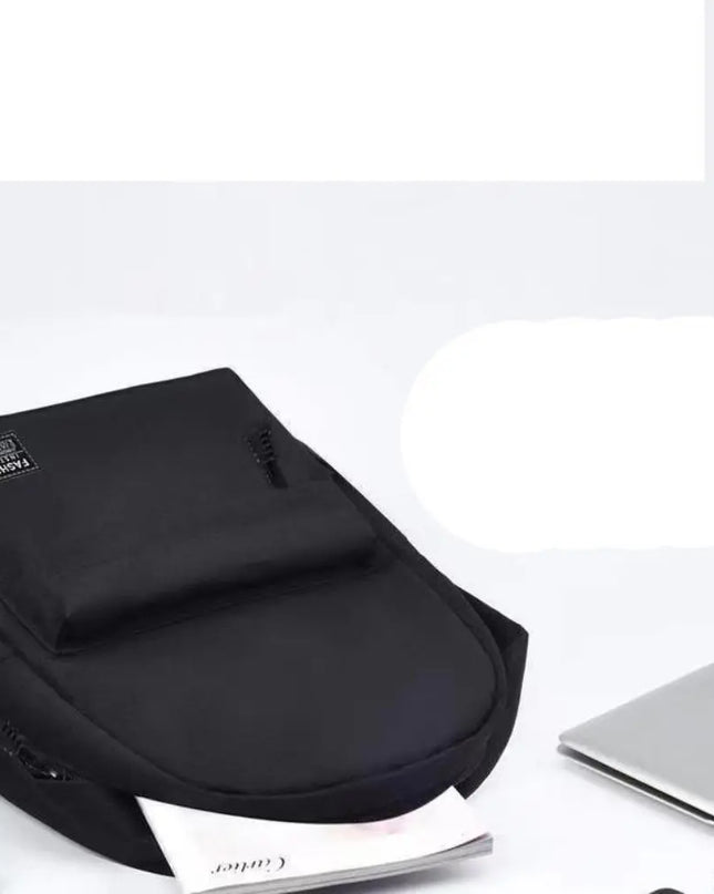Minimalistischer Rucksack fuer Uni & Reise